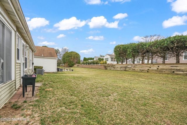 33 Appleby Place, Manchester, NJ 08759