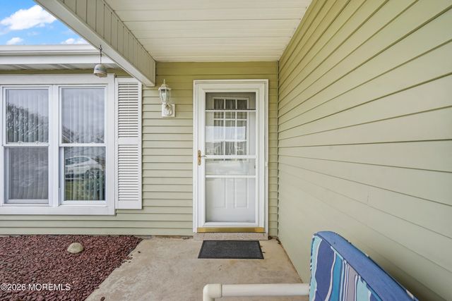 33 Appleby Place, Manchester, NJ 08759