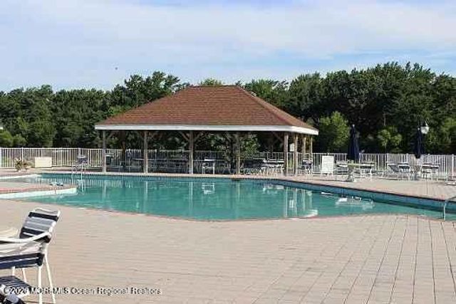 33 Appleby Place, Manchester, NJ 08759