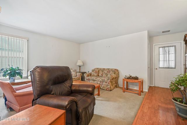 33 Appleby Place, Manchester, NJ 08759