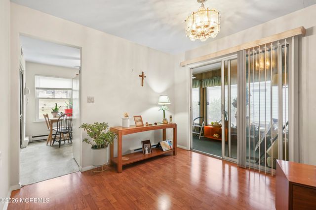 33 Appleby Place, Manchester, NJ 08759