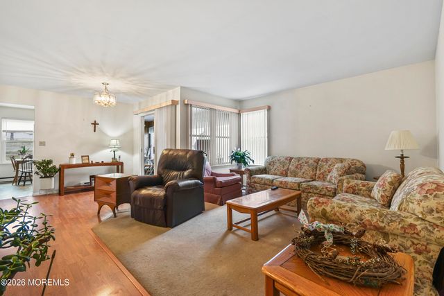 33 Appleby Place, Manchester, NJ 08759