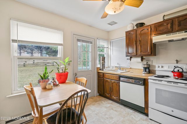 33 Appleby Place, Manchester, NJ 08759