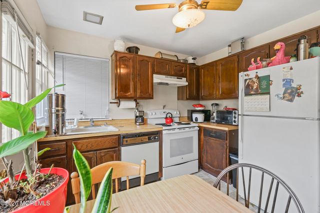 33 Appleby Place, Manchester, NJ 08759