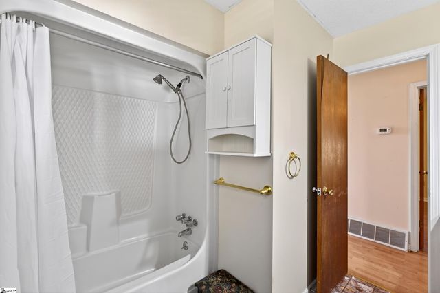 109 Edgewood Avenue, Easley, SC 29640