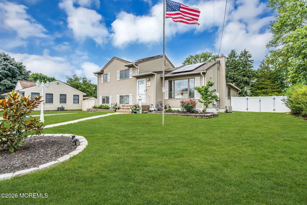 5 Forsgate Drive, Freehold, NJ 07728