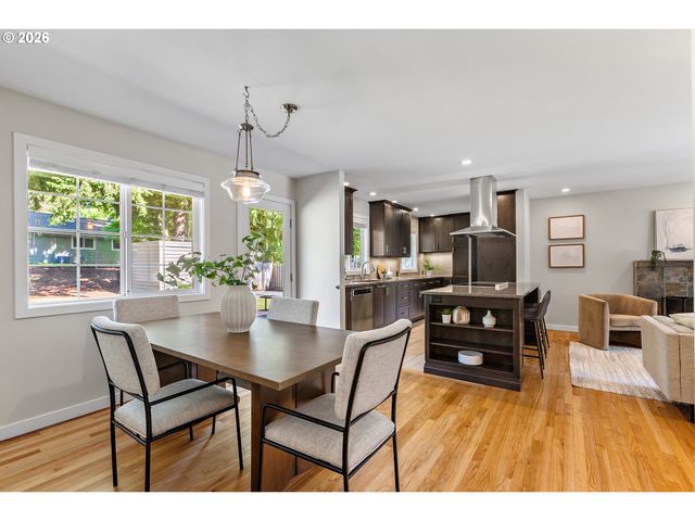 2140 Sw KNOLLCREST Dr, Portland, OR 97225