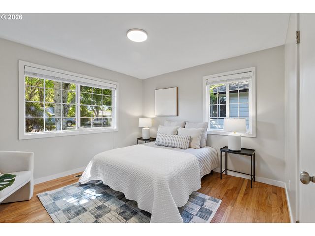2140 Sw KNOLLCREST Dr, Portland, OR 97225