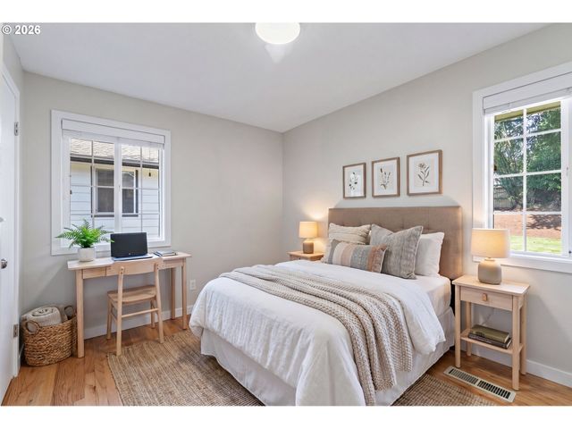 2140 Sw KNOLLCREST Dr, Portland, OR 97225