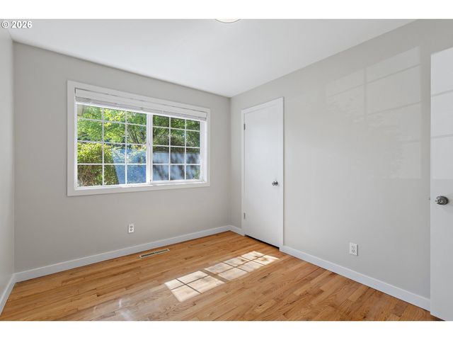 2140 Sw KNOLLCREST Dr, Portland, OR 97225