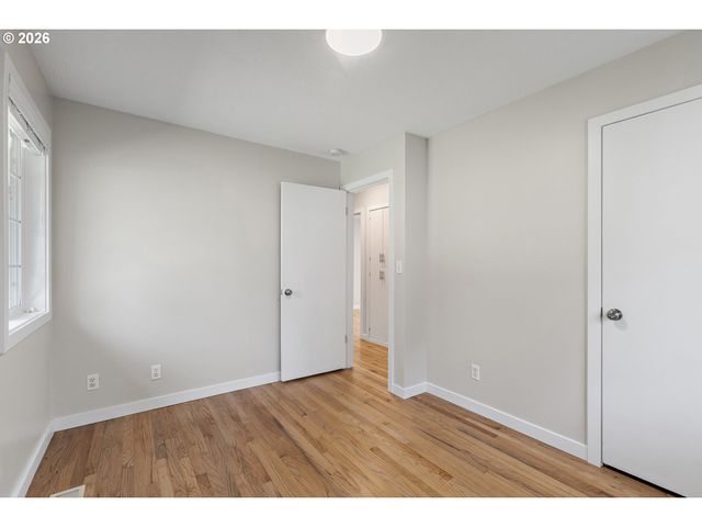 2140 Sw KNOLLCREST Dr, Portland, OR 97225