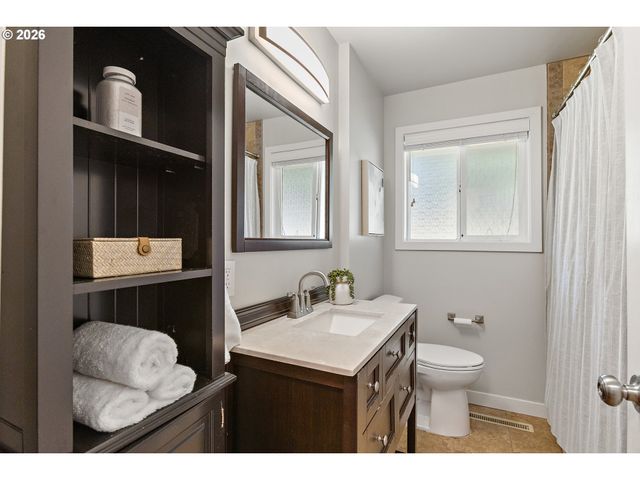 2140 Sw KNOLLCREST Dr, Portland, OR 97225