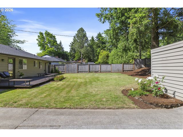 2140 Sw KNOLLCREST Dr, Portland, OR 97225