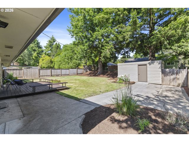 2140 Sw KNOLLCREST Dr, Portland, OR 97225