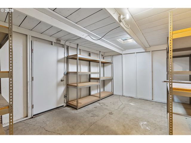 2140 Sw KNOLLCREST Dr, Portland, OR 97225