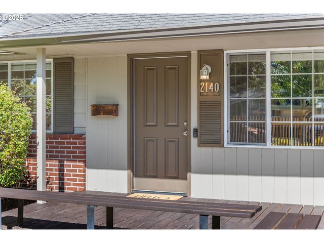 2140 Sw KNOLLCREST Dr, Portland, OR 97225