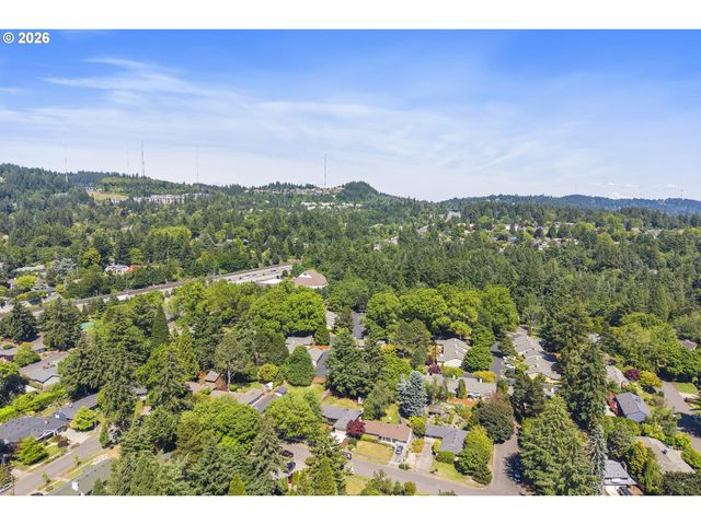 2140 Sw KNOLLCREST Dr, Portland, OR 97225