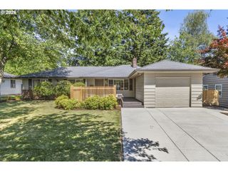 2140 Sw KNOLLCREST Dr, Portland, OR 97225
