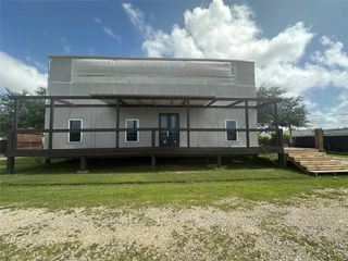 860 Wade Street, Clute, TX 77531