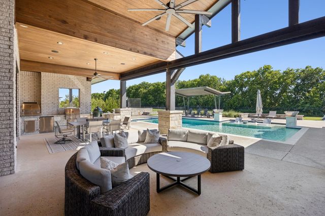 528 Lodge Hill Drive, Heath, TX 75032