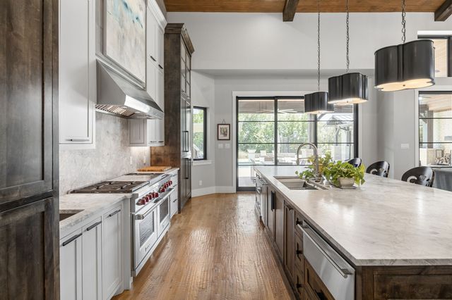 528 Lodge Hill Drive, Heath, TX 75032