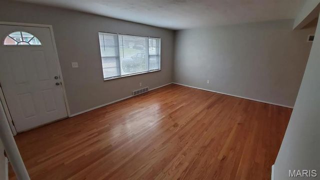 1133 Fain Drive, St Louis, MO 63125