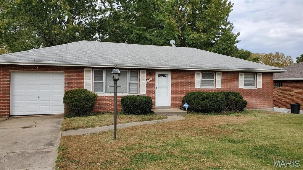 1133 Fain Drive, St Louis, MO 63125