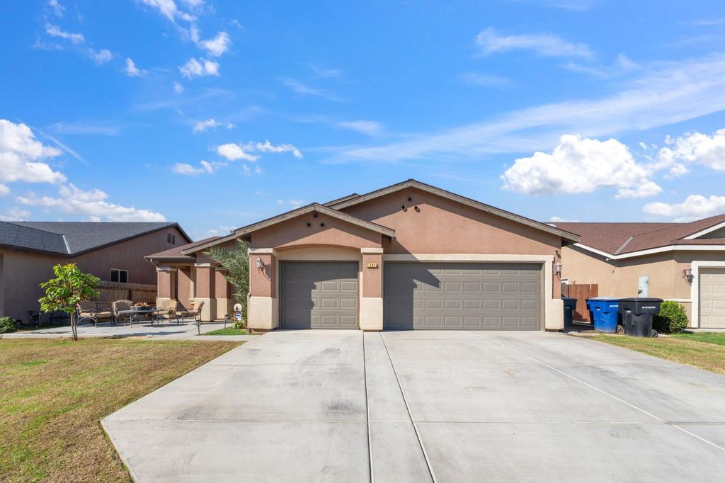 1292 Monterey Avenue, Hanford, CA 93230