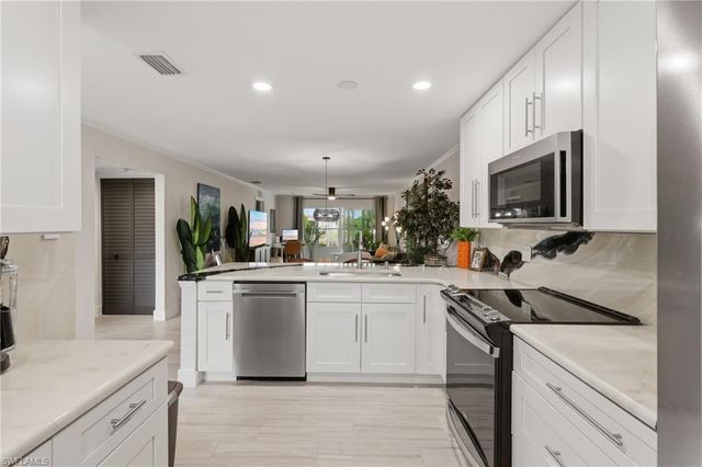 632 Victoria DR 103, Cape Coral, FL 33904