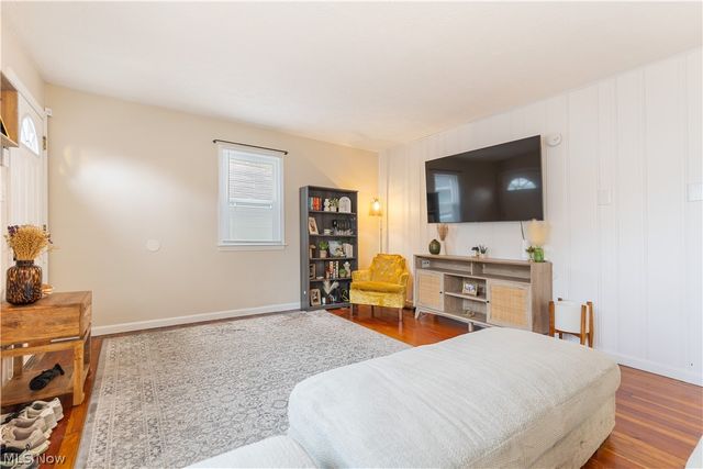 391 Alpha Avenue, Akron, OH 44312