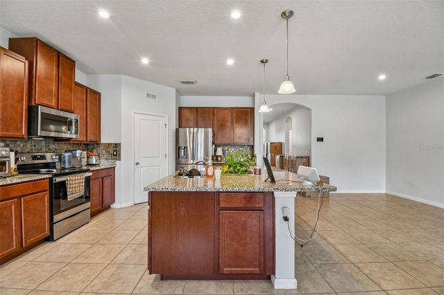 504 AFFIRMED WAY, Davenport, FL 33837