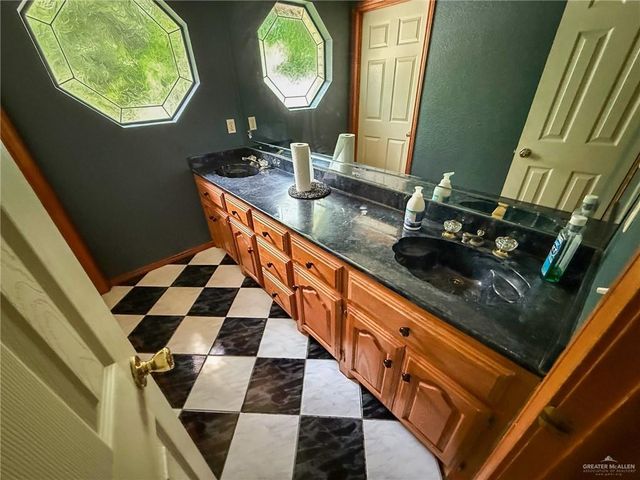 1712 N 1st Street, Mcallen, TX 78501