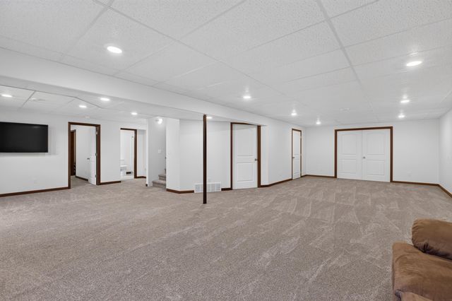 2803 Pendleton Drive, Cedar Falls, IA 50613