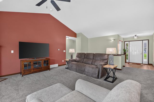 2803 Pendleton Drive, Cedar Falls, IA 50613