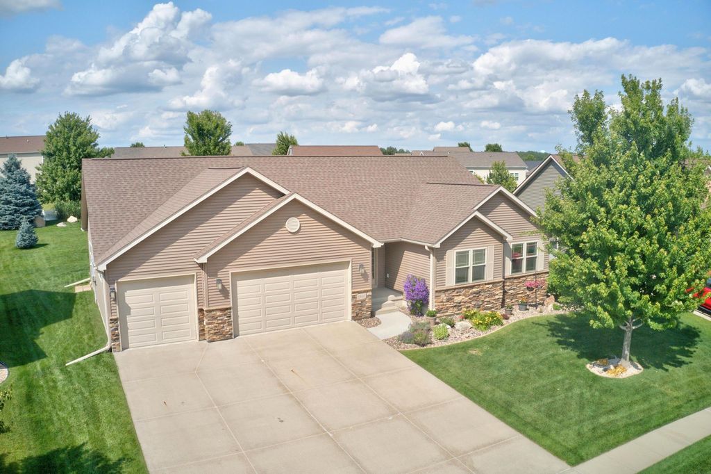 2803 Pendleton Drive, Cedar Falls, IA 50613