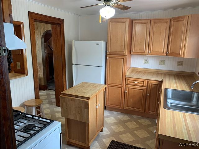 5986 Ridge Road, Lockport Town, NY 14094