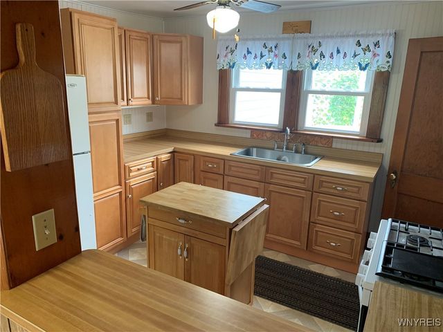 5986 Ridge Road, Lockport Town, NY 14094