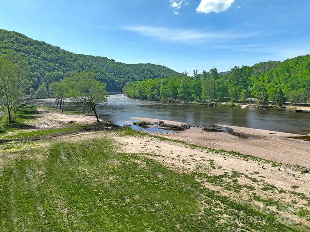 150 Easy Street, Hot Springs, NC 28743