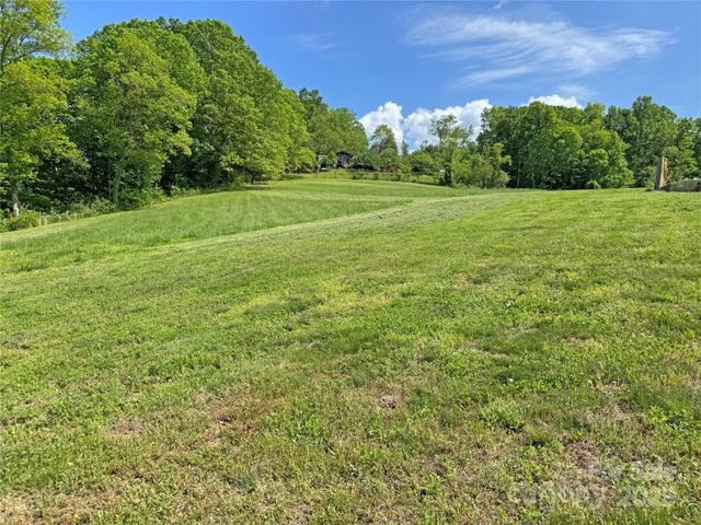150 Easy Street, Hot Springs, NC 28743