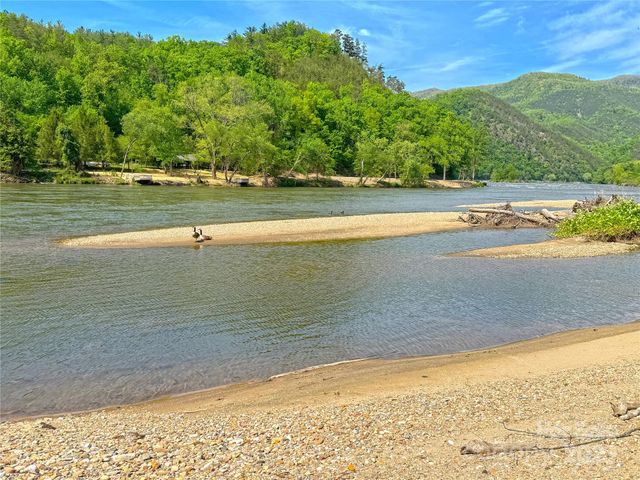 150 Easy Street, Hot Springs, NC 28743