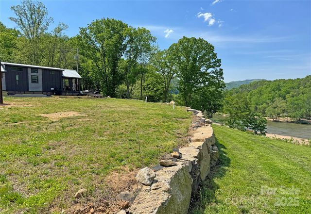 150 Easy Street, Hot Springs, NC 28743