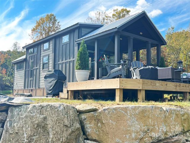 150 Easy Street, Hot Springs, NC 28743