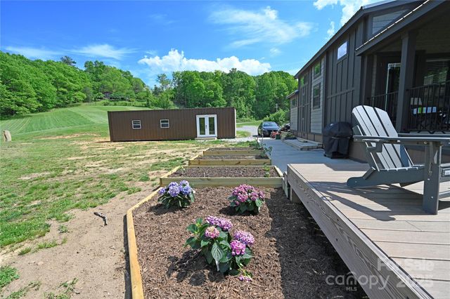 150 Easy Street, Hot Springs, NC 28743