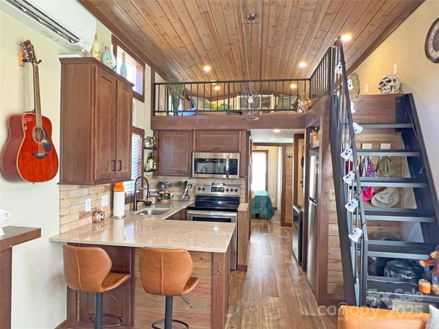 150 Easy Street, Hot Springs, NC 28743