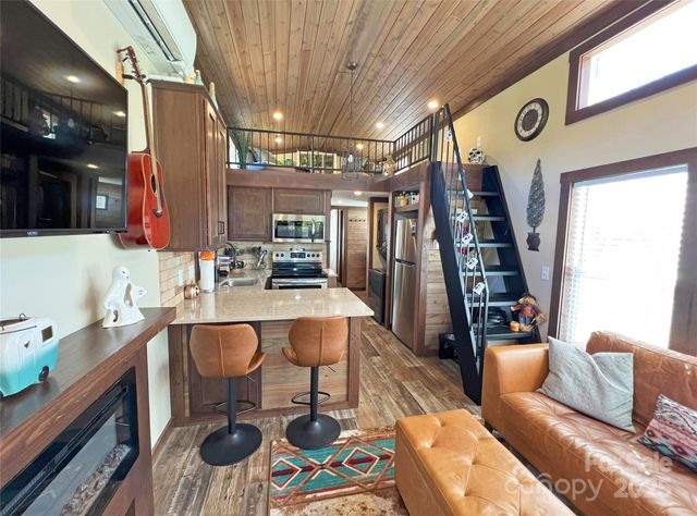 150 Easy Street, Hot Springs, NC 28743