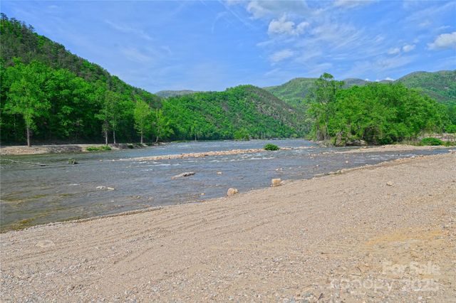 150 Easy Street, Hot Springs, NC 28743