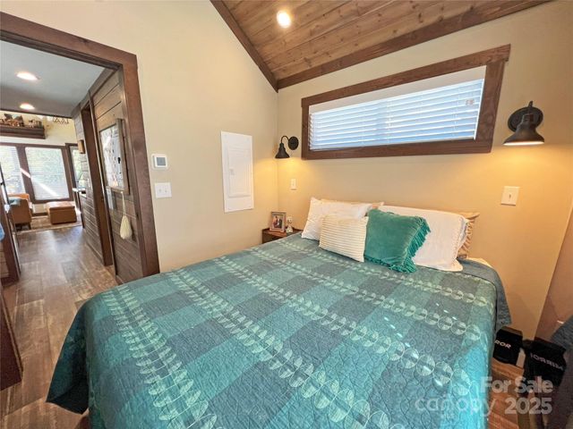 150 Easy Street, Hot Springs, NC 28743