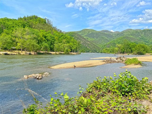150 Easy Street, Hot Springs, NC 28743