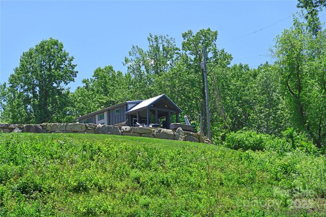 150 Easy Street, Hot Springs, NC 28743