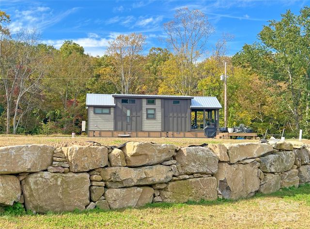 150 Easy Street, Hot Springs, NC 28743